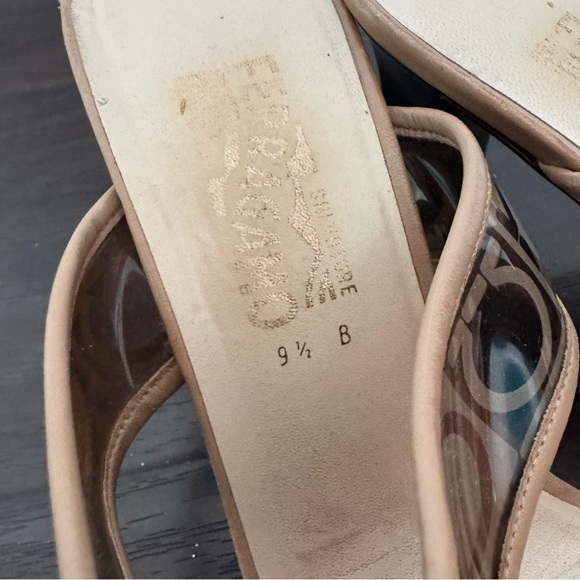 Vintage Salvatore Ferragamo Women's Tan  kitten Heel Sandals 9.5 y2k vacation - Picture 5 of 5